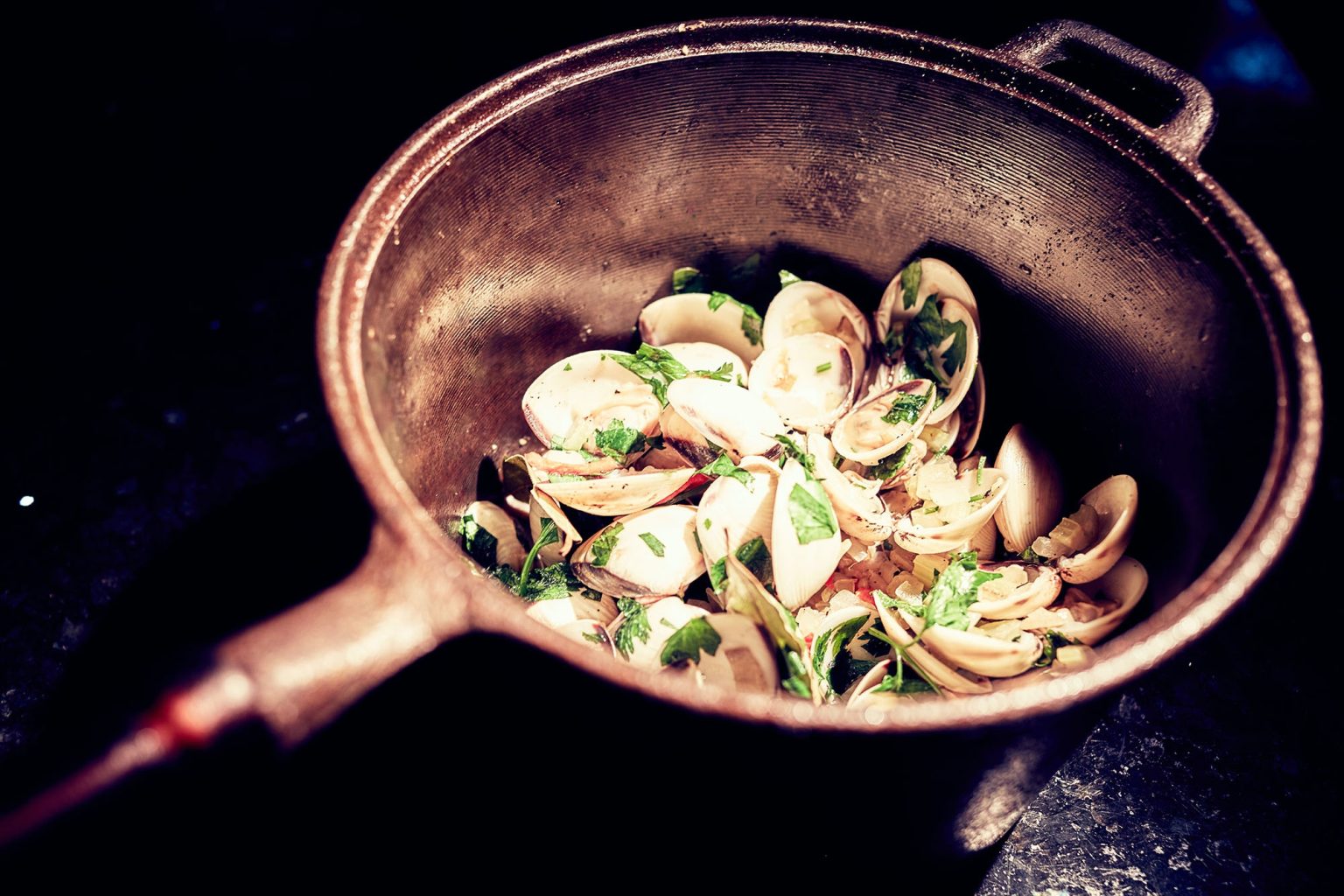 jan-herbolsheimer-stillstars-muscheln-in-weisswein-food-lifestyle-photography-002